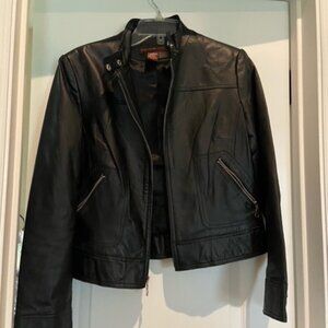 Gorgeous Woman's Bandolino Black leather bomber jacket. Size SMALL.
